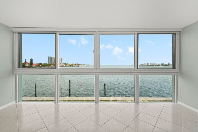 400 Wilma Circle 207, Riviera Beach, FL 33404