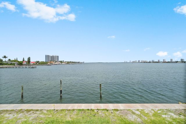 400 Wilma Circle 207, Riviera Beach, FL 33404