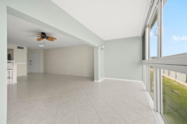 400 Wilma Circle 207, Riviera Beach, FL 33404