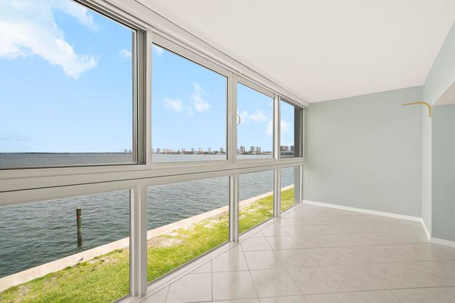 400 Wilma Circle 207, Riviera Beach, FL 33404