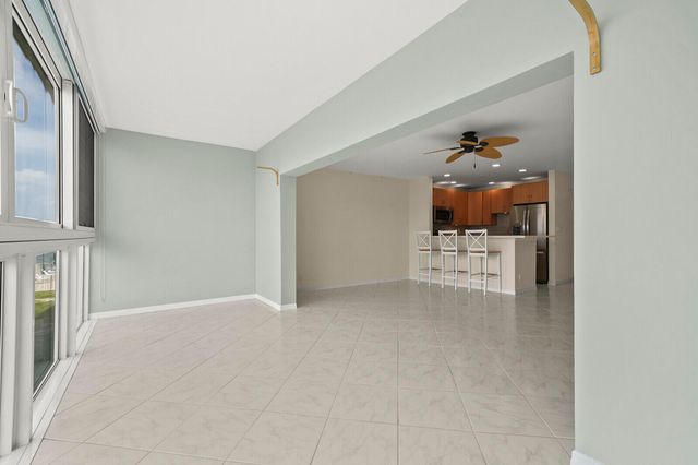 400 Wilma Circle 207, Riviera Beach, FL 33404