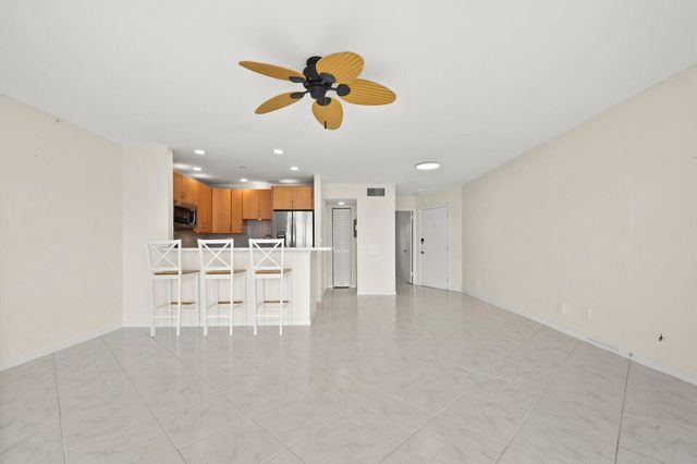 400 Wilma Circle 207, Riviera Beach, FL 33404