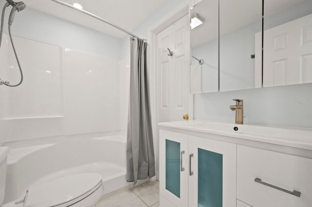 400 Wilma Circle 207, Riviera Beach, FL 33404