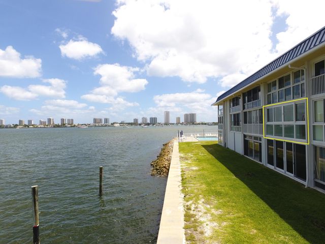 400 Wilma Circle 207, Riviera Beach, FL 33404