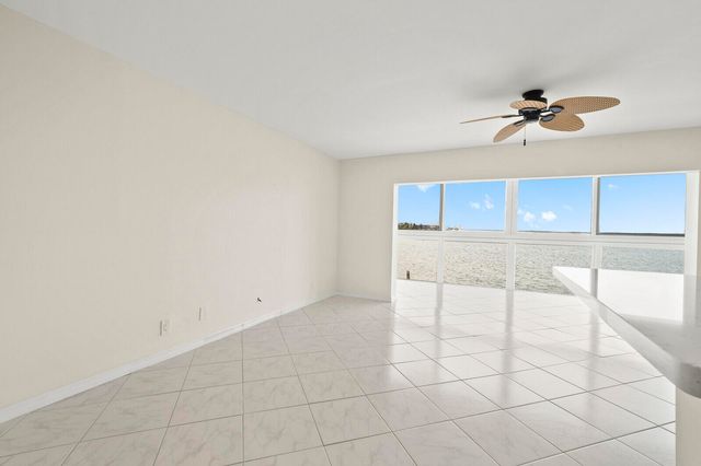 400 Wilma Circle 207, Riviera Beach, FL 33404