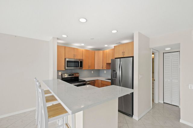 400 Wilma Circle 207, Riviera Beach, FL 33404