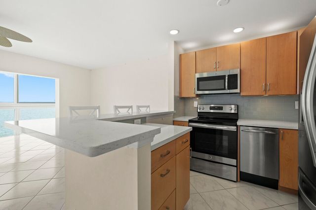 400 Wilma Circle 207, Riviera Beach, FL 33404