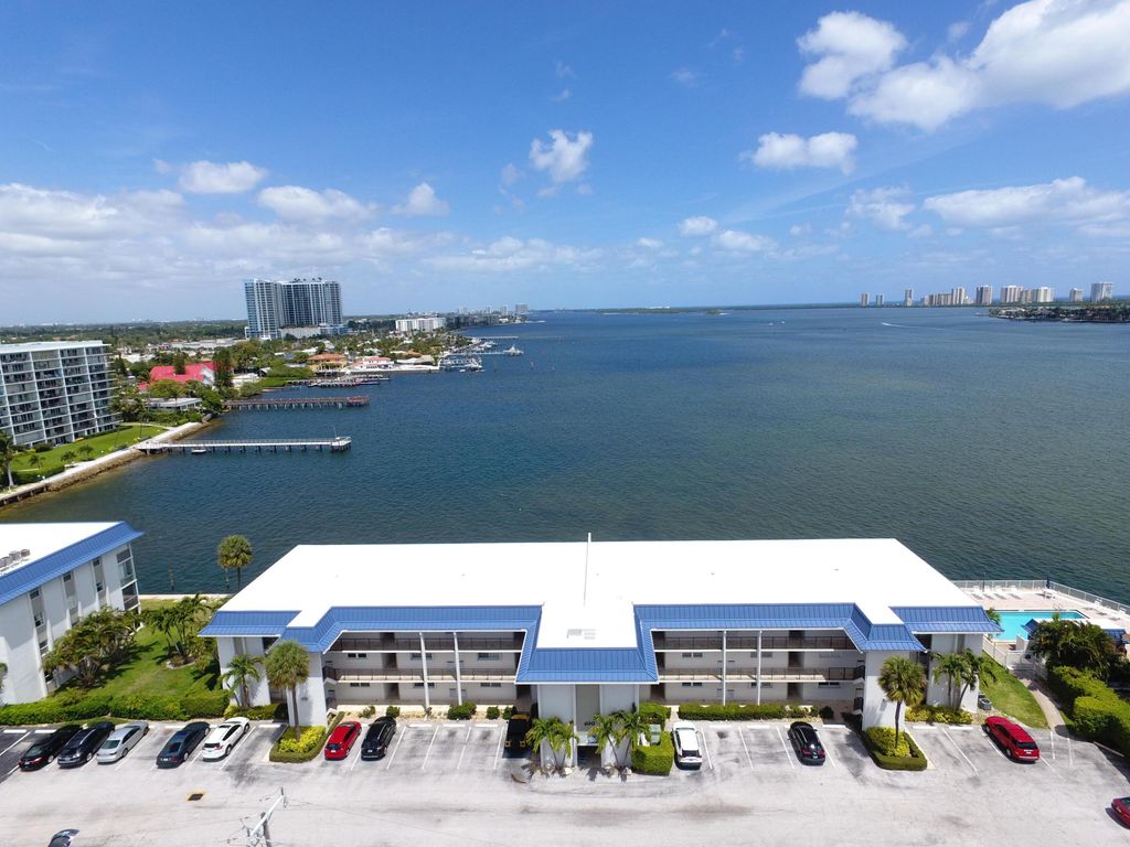400 Wilma Circle 207, Riviera Beach, FL 33404
