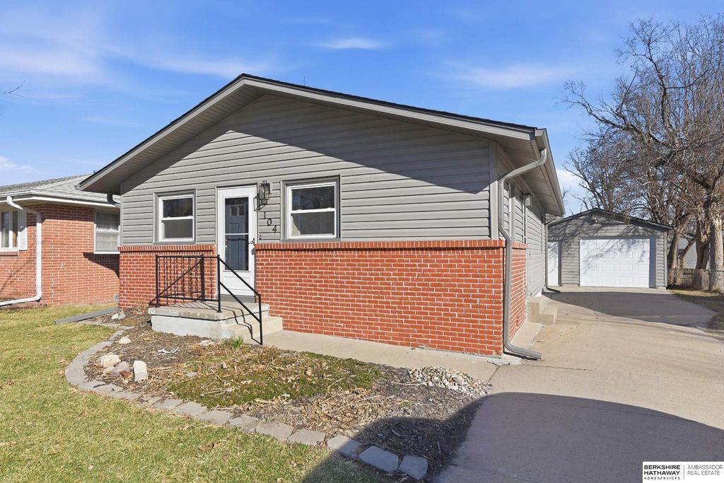 104 W Meigs Street, Valley, NE 68064