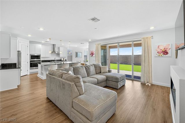 10863 Gardenova Avenue, Las Vegas, NV 89166