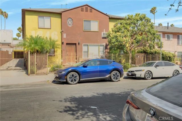 1646 N Harvard, Los Angeles, CA 90027