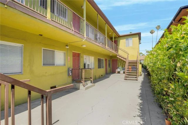 1646 N Harvard, Los Angeles, CA 90027