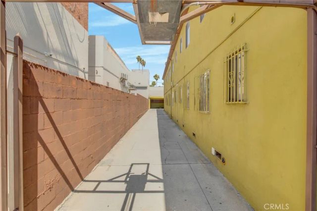 1646 N Harvard, Los Angeles, CA 90027