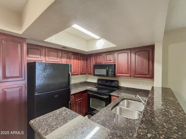 3535 W TIERRA BUENA Lane 236, Phoenix, AZ 85053