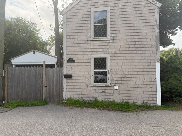 2 Lebaron Aly, Plymouth, MA 02360