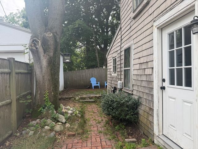 2 Lebaron Aly, Plymouth, MA 02360
