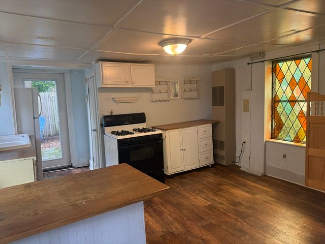 2 Lebaron Aly, Plymouth, MA 02360