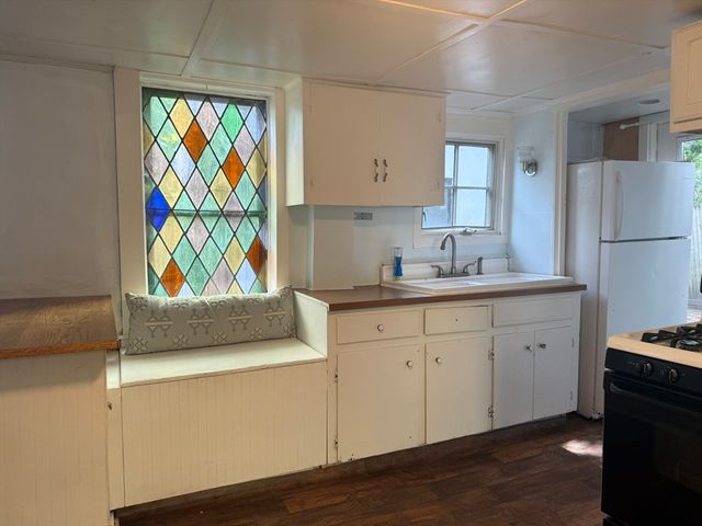 2 Lebaron Aly, Plymouth, MA 02360