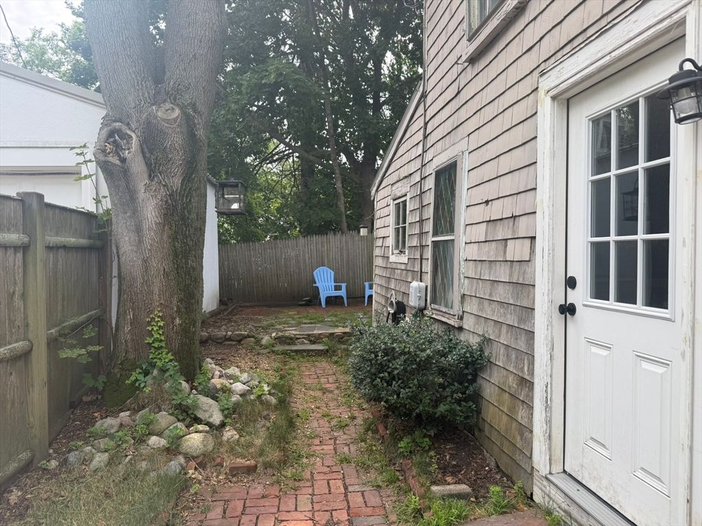2 Lebaron Aly, Plymouth, MA 02360