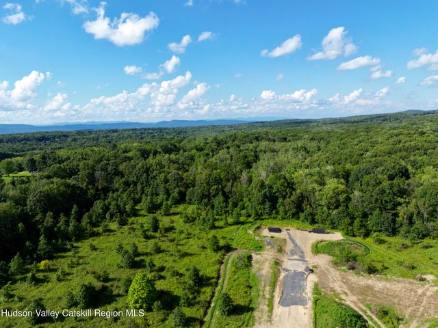 13 Lindsey Court, Wallkill, NY 12589