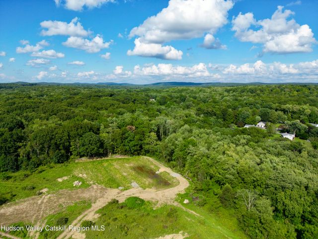 13 Lindsey Court, Wallkill, NY 12589