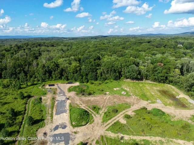 13 Lindsey Court, Wallkill, NY 12589