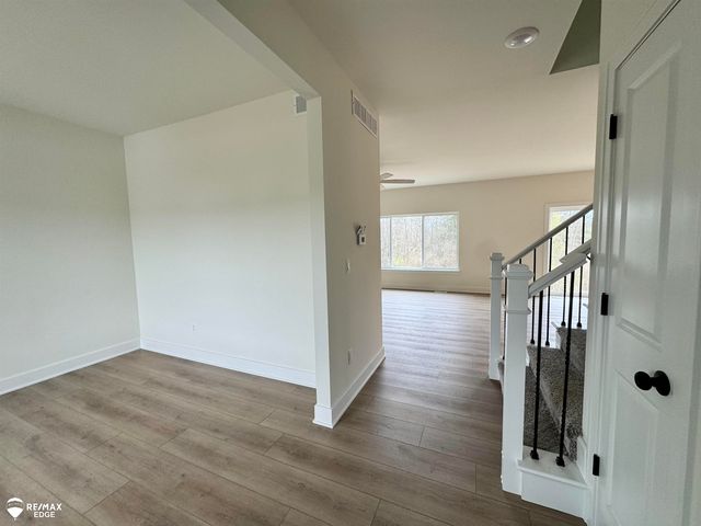 8311 Peninsula Circle, Grand Blanc, MI 48439