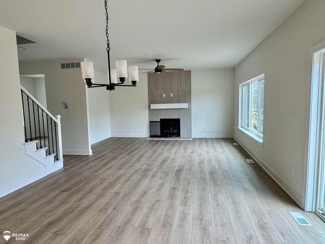 8311 Peninsula Circle, Grand Blanc, MI 48439