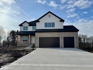 8311 Peninsula Circle, Grand Blanc, MI 48439