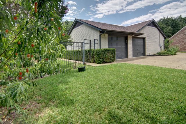 5963 River Bend Drive, Benbrook, TX 76132