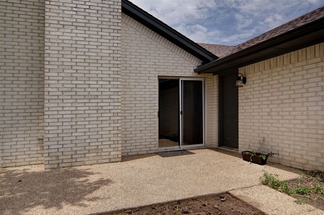 5963 River Bend Drive, Benbrook, TX 76132