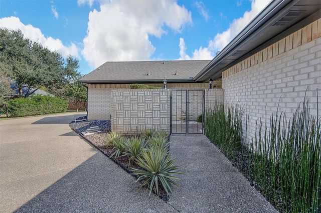 5963 River Bend Drive, Benbrook, TX 76132