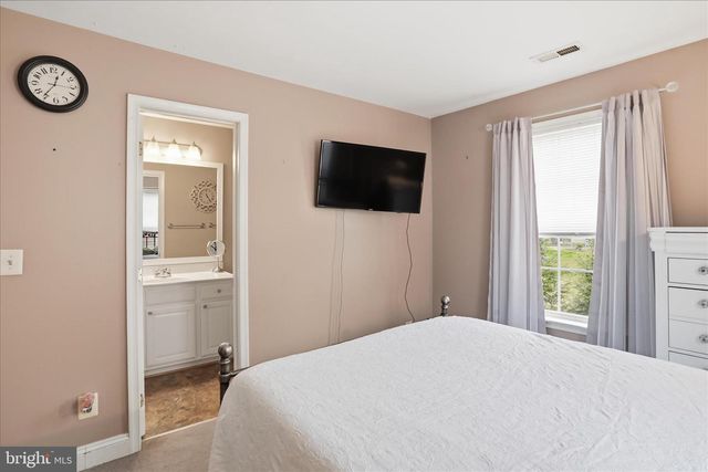 105 DOGWOOD DR, Cross Junction, VA 22625