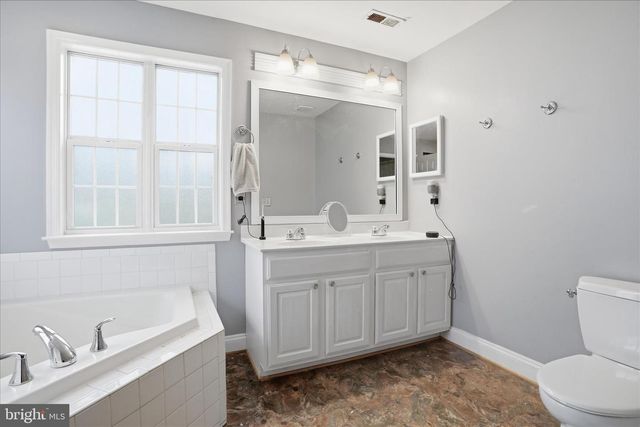 105 DOGWOOD DR, Cross Junction, VA 22625
