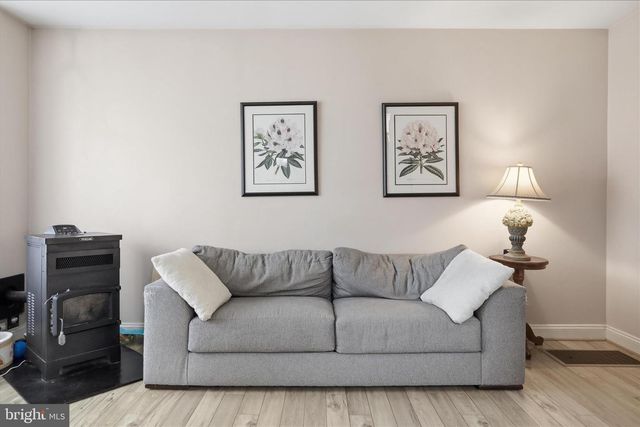 105 DOGWOOD DR, Cross Junction, VA 22625