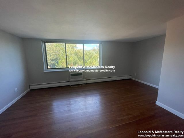 519 Washington St 14, Brookline, MA 02446