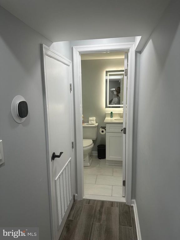 Image 11 of property listing at 806 SLIGO AVE, Silver Spring, MD 20910