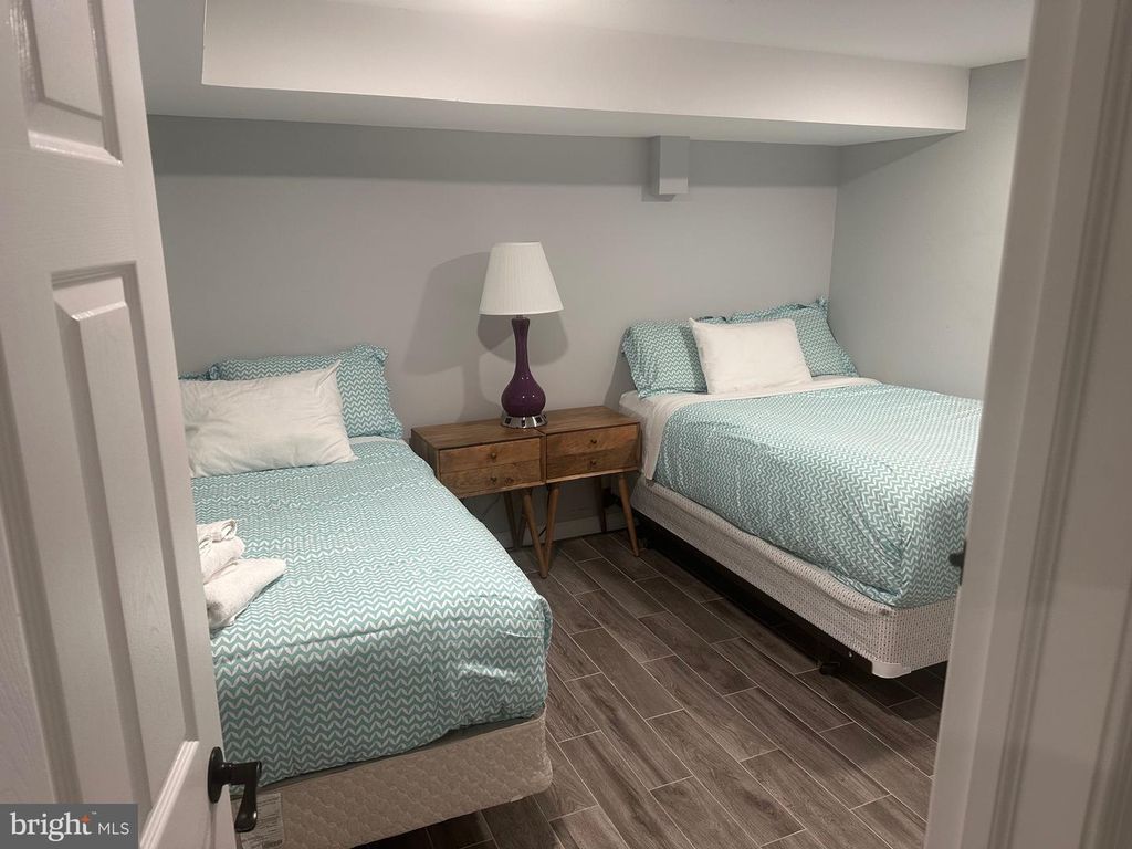 Image 13 of property listing at 806 SLIGO AVE, Silver Spring, MD 20910