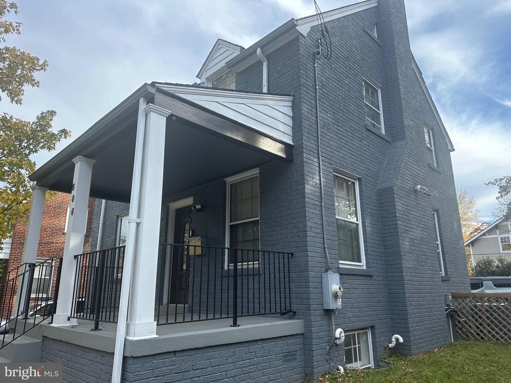 Image 26 of property listing at 806 SLIGO AVE, Silver Spring, MD 20910