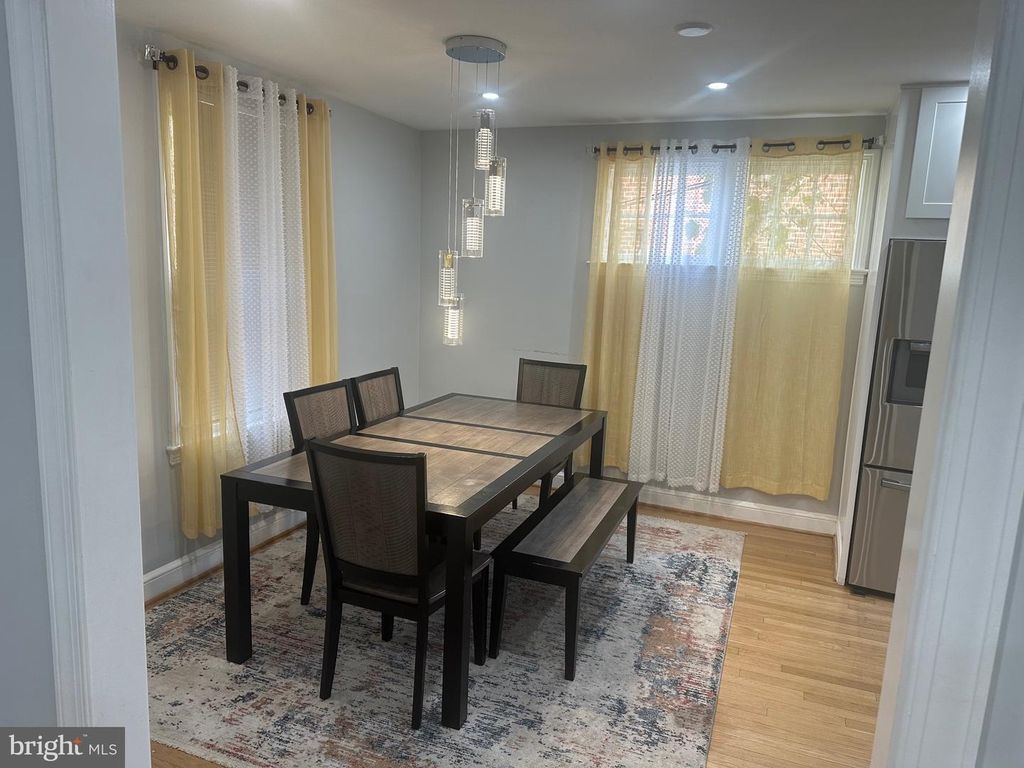 Image 5 of property listing at 806 SLIGO AVE, Silver Spring, MD 20910