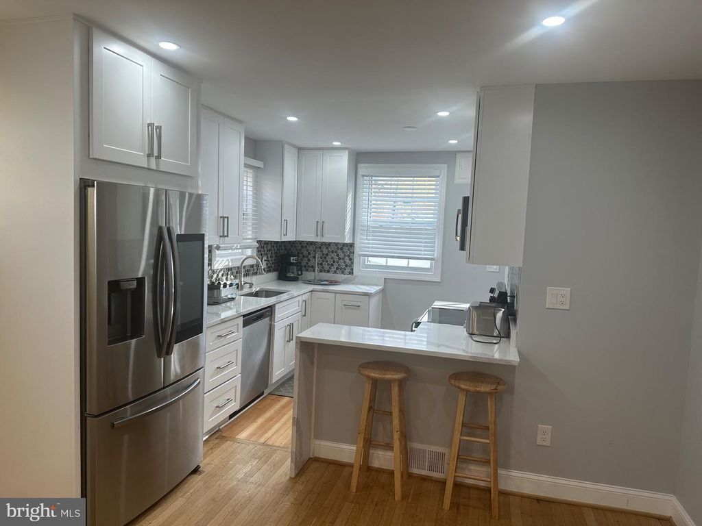 Image 6 of property listing at 806 SLIGO AVE, Silver Spring, MD 20910