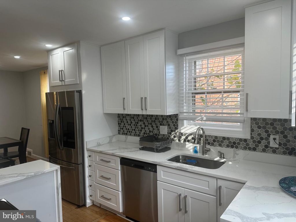 Image 7 of property listing at 806 SLIGO AVE, Silver Spring, MD 20910