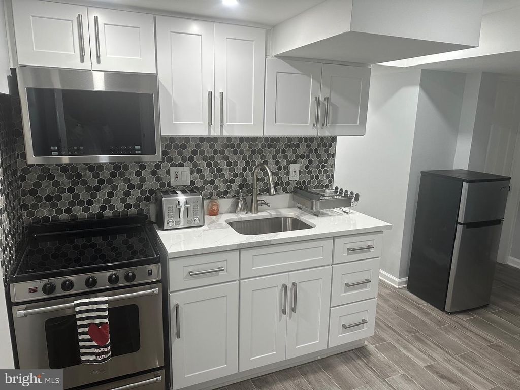 Image 9 of property listing at 806 SLIGO AVE, Silver Spring, MD 20910