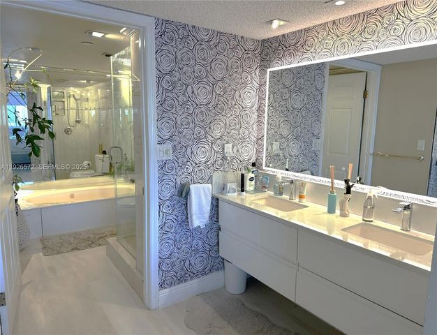 18000 N Bay Rd 603, Sunny Isles Beach, FL 33160