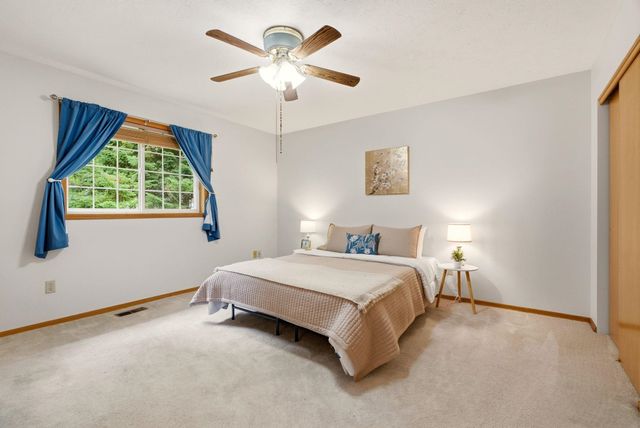 325 E Piper Glen Ct, Colbert, WA 99005