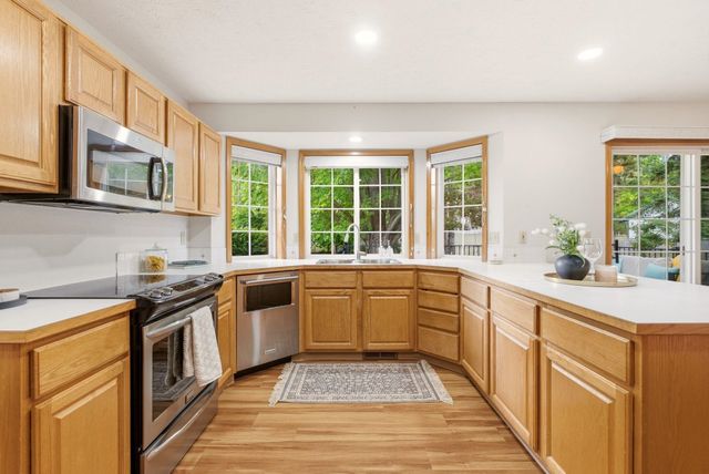 325 E Piper Glen Ct, Colbert, WA 99005