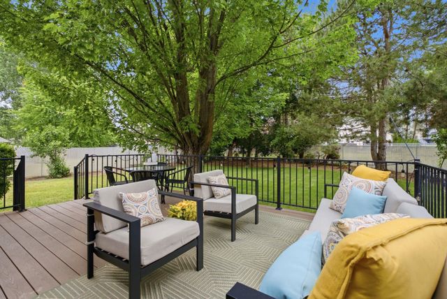 325 E Piper Glen Ct, Colbert, WA 99005