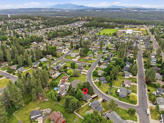 325 E Piper Glen Ct, Colbert, WA 99005