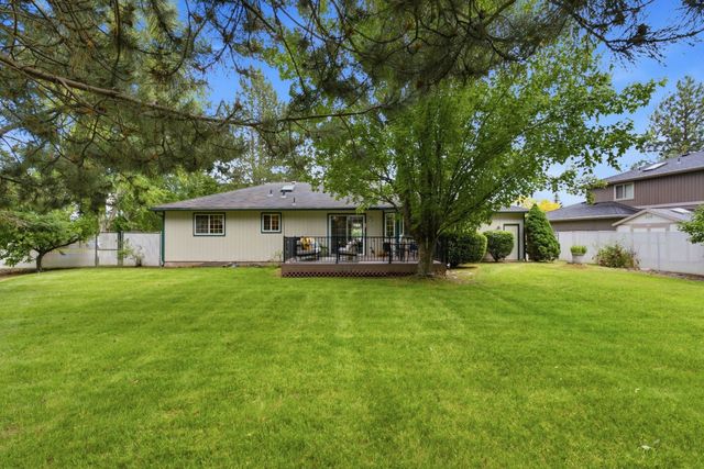 325 E Piper Glen Ct, Colbert, WA 99005