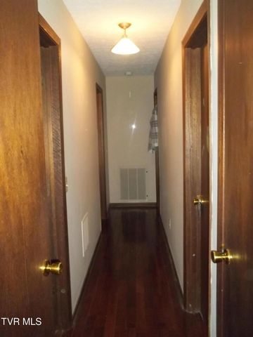 24396 Briscoe Drive, Bristol, VA 24202